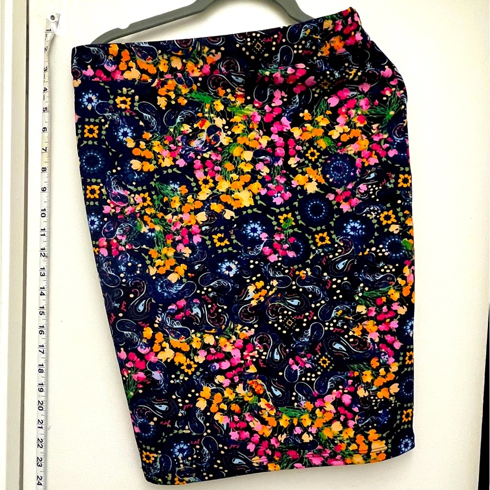 Stretchy floral pencil skirt